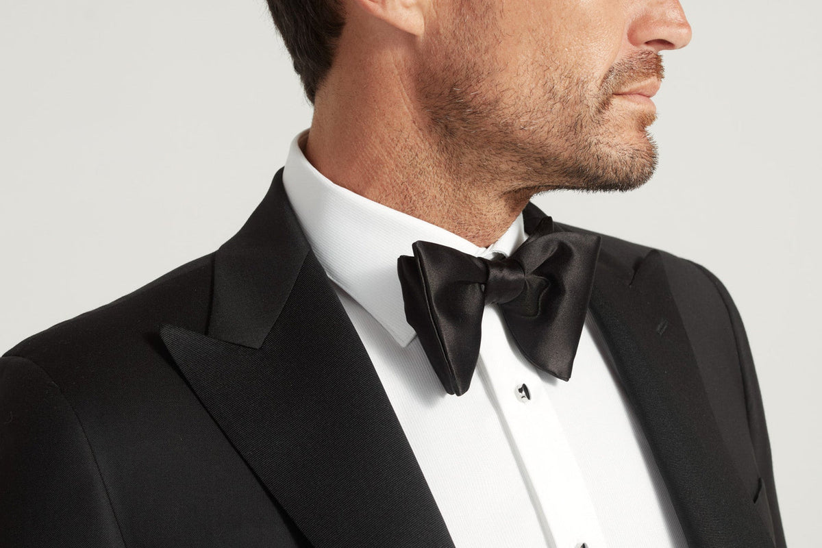 Peak-lapel detailing on a Heritage Gold jacket