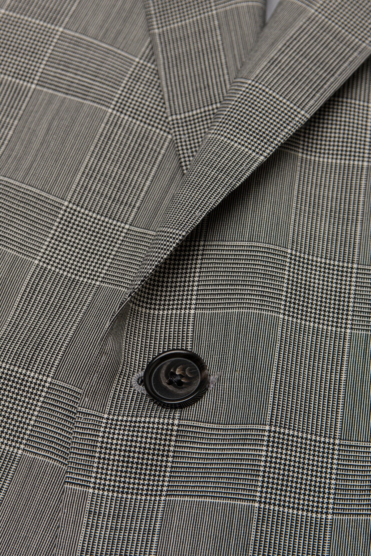 Black and White Super 130's Prince Of Wales Suit